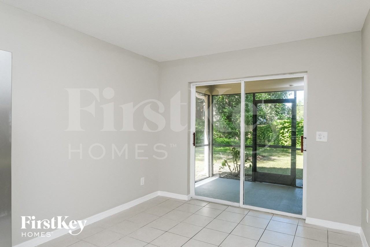 906 Hart St - Photo 5 of 15