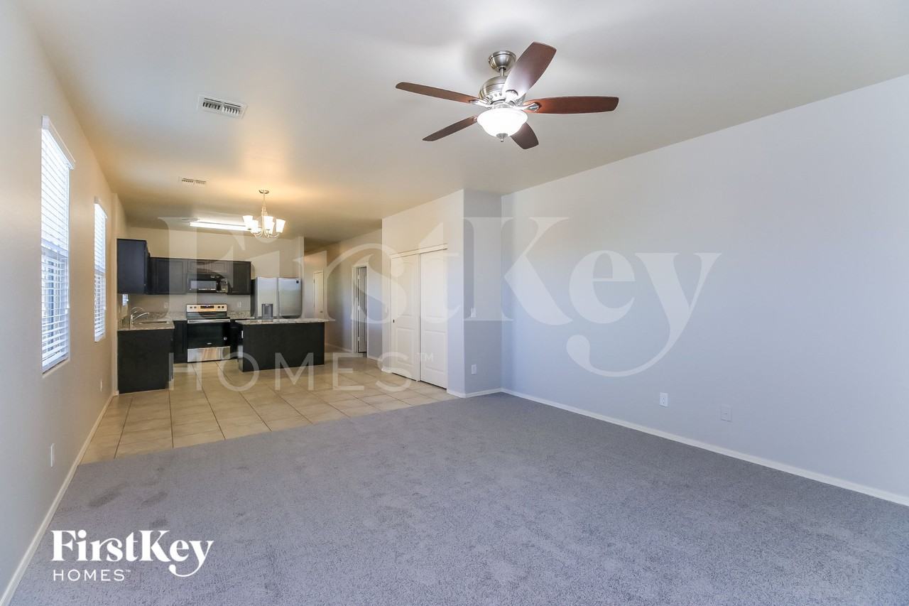 4981 E Kyanite Rd - Photo 4 of 18