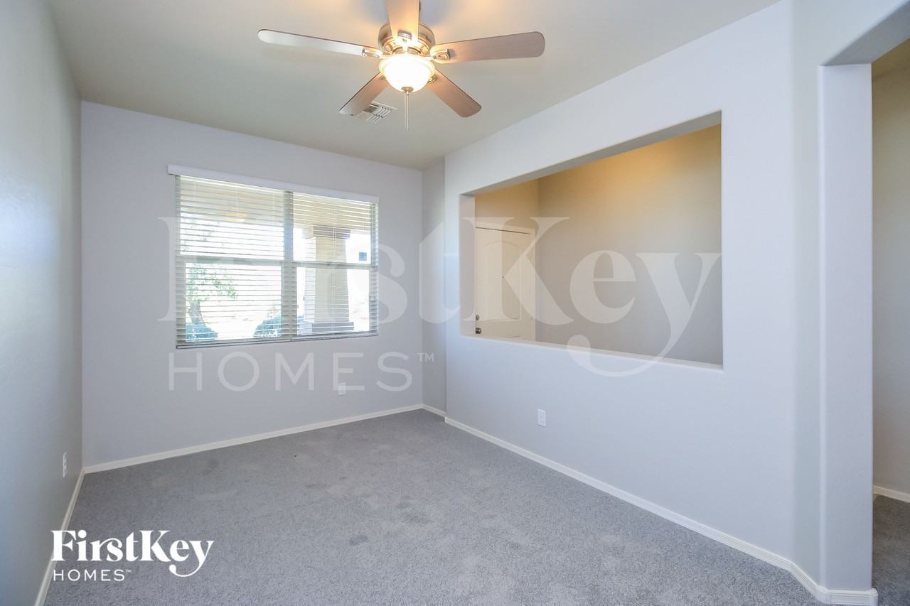 4981 E Kyanite Rd - Photo 5 of 18