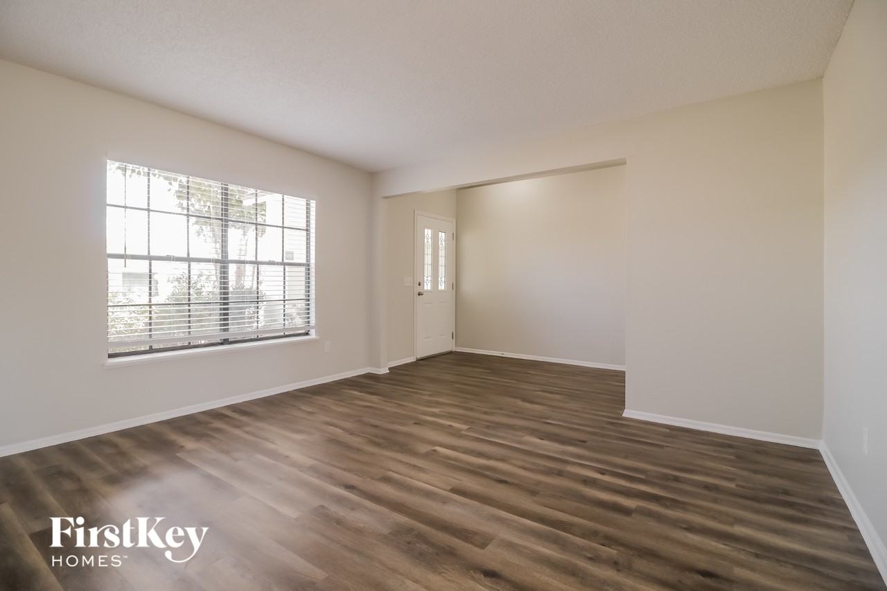 2416 Lackland Dr - Photo 3 of 15