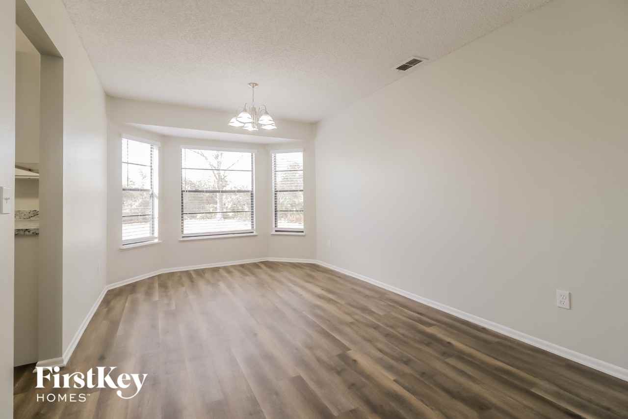 2416 Lackland Dr - Photo 4 of 15