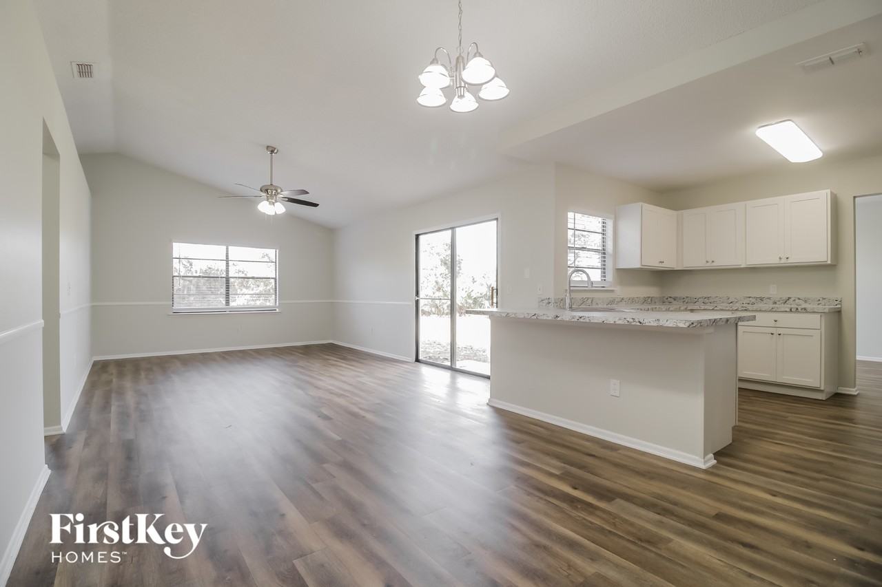 2416 Lackland Dr - Photo 5 of 15