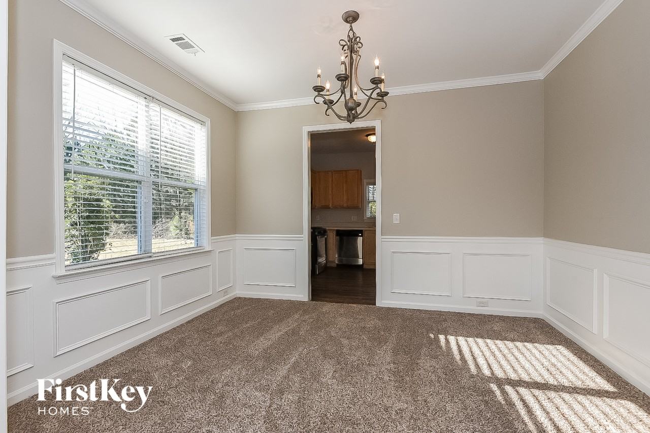 966 Mill Creek Ave - Photo 4 of 15