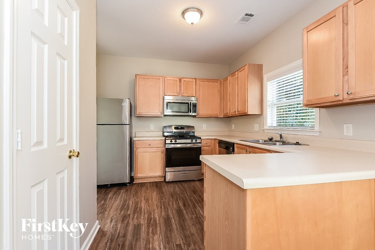 966 Mill Creek Ave - Photo 5 of 15