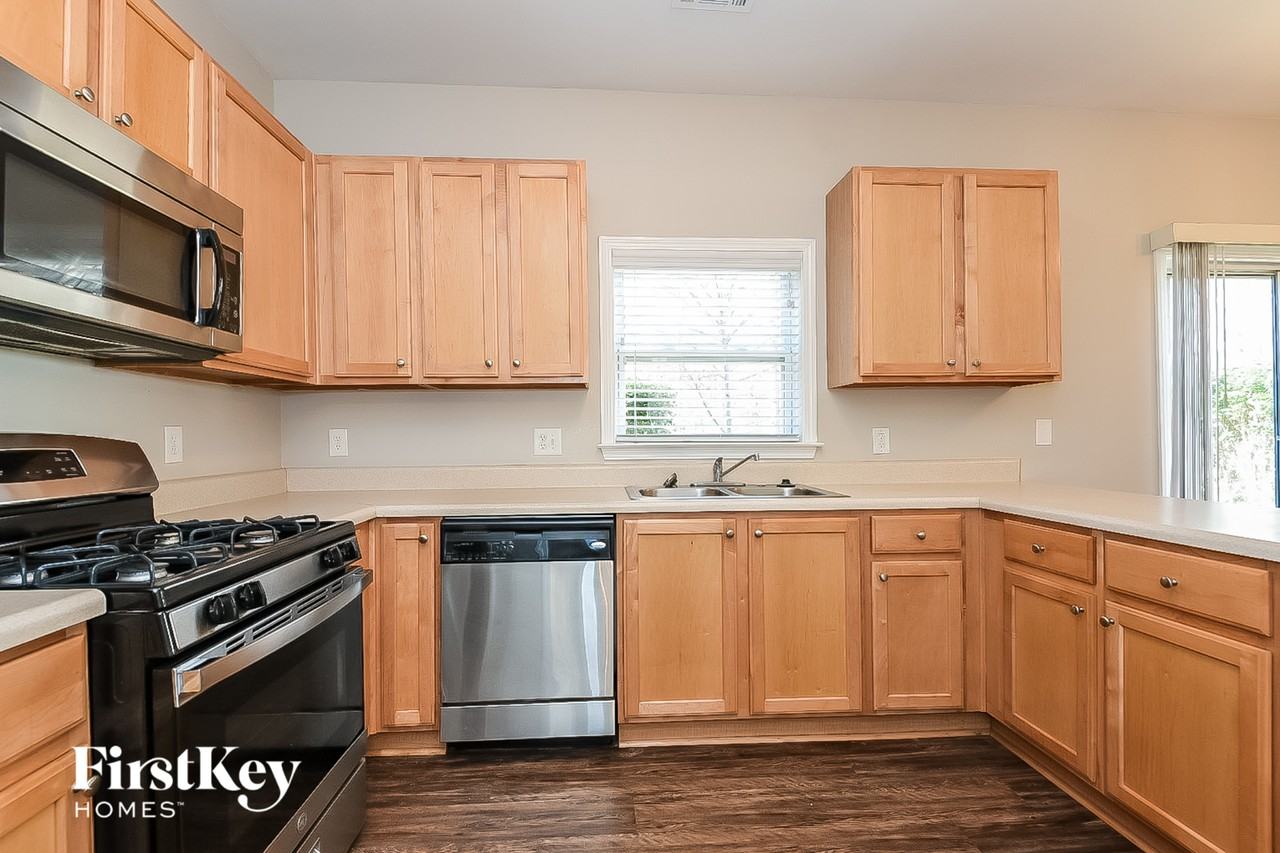 966 Mill Creek Ave - Photo 6 of 15