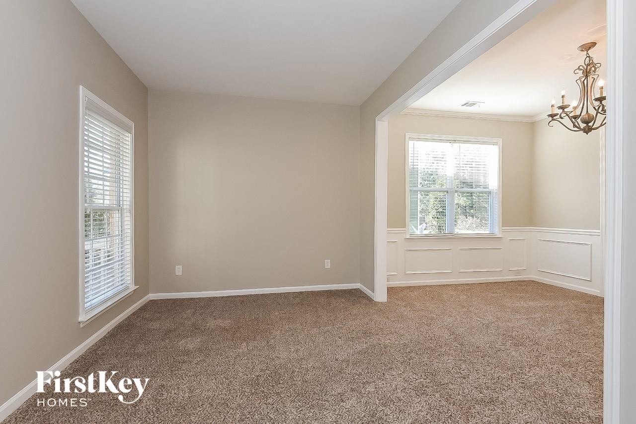 966 Mill Creek Ave - Photo 7 of 15