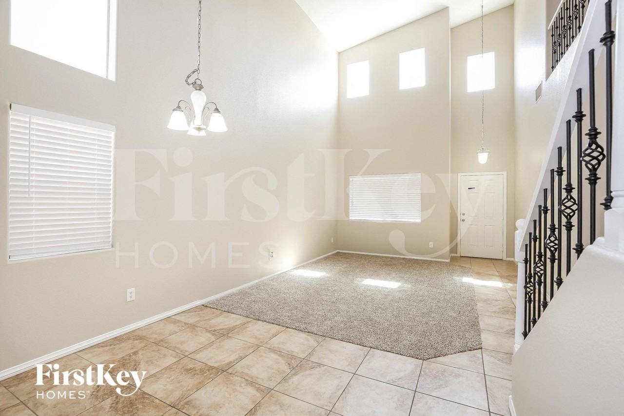 420 Orchid Oasis Ave - Photo 5 of 15