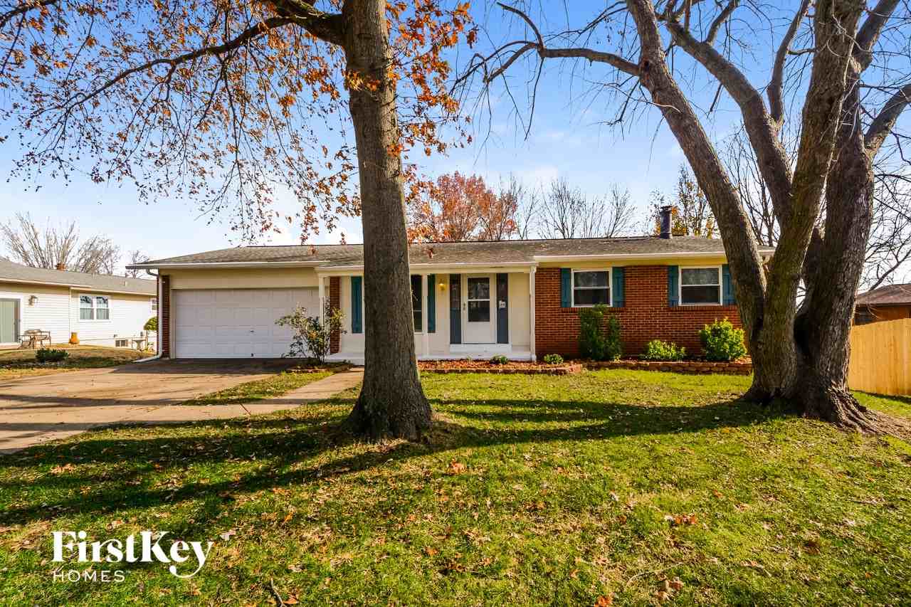 1036 Drexel Dr - Photo 2 of 15