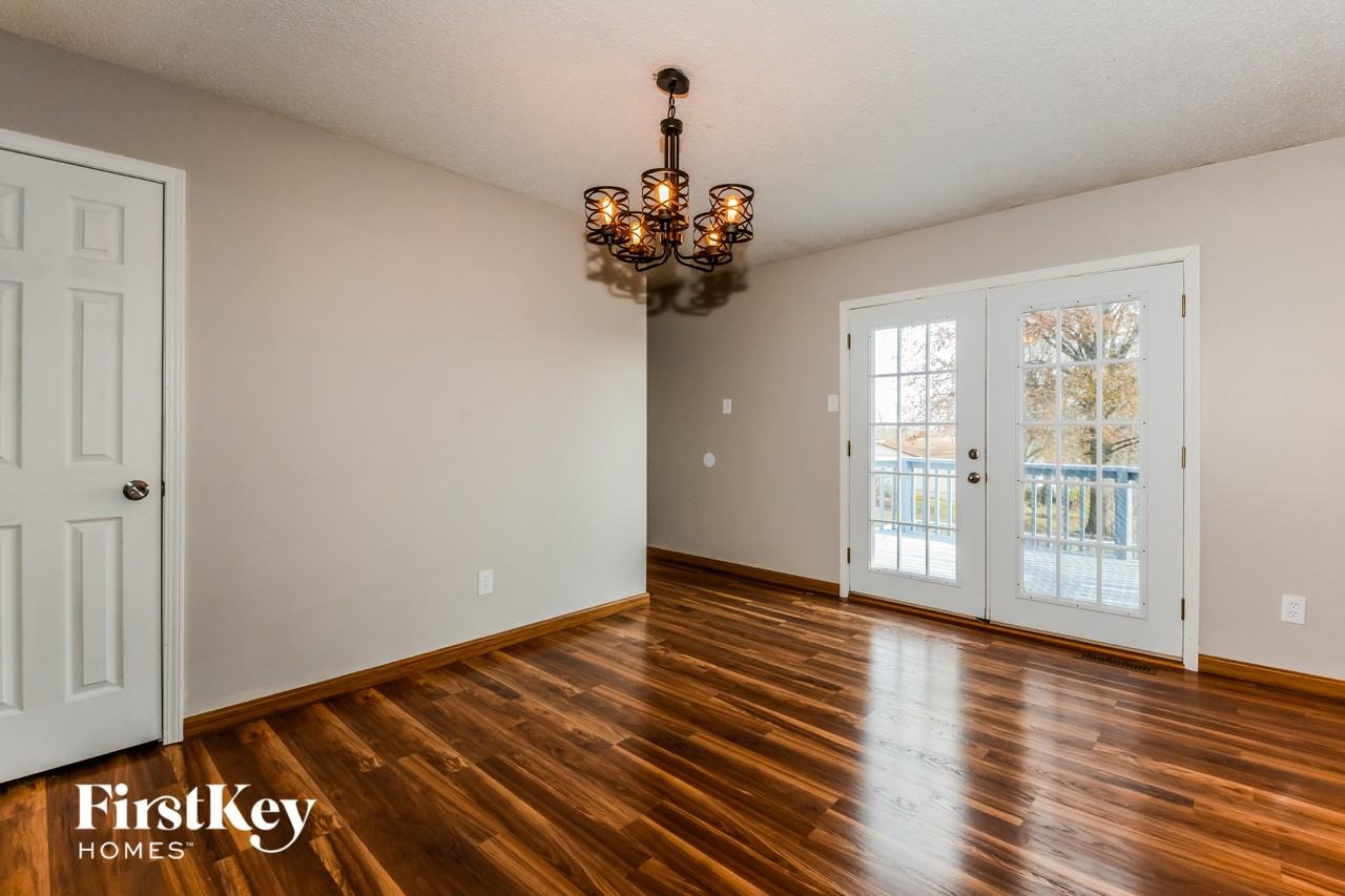 1036 Drexel Dr - Photo 5 of 15