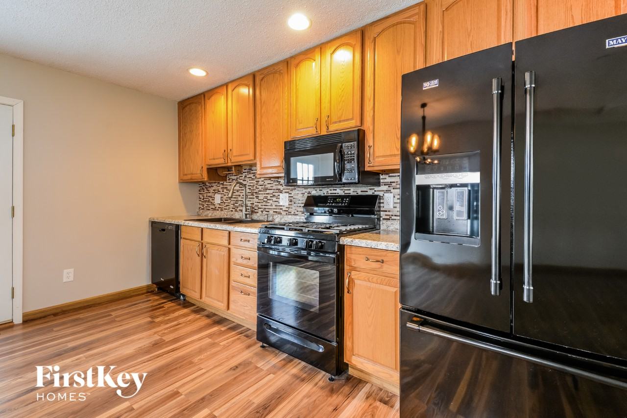 1036 Drexel Dr - Photo 6 of 15