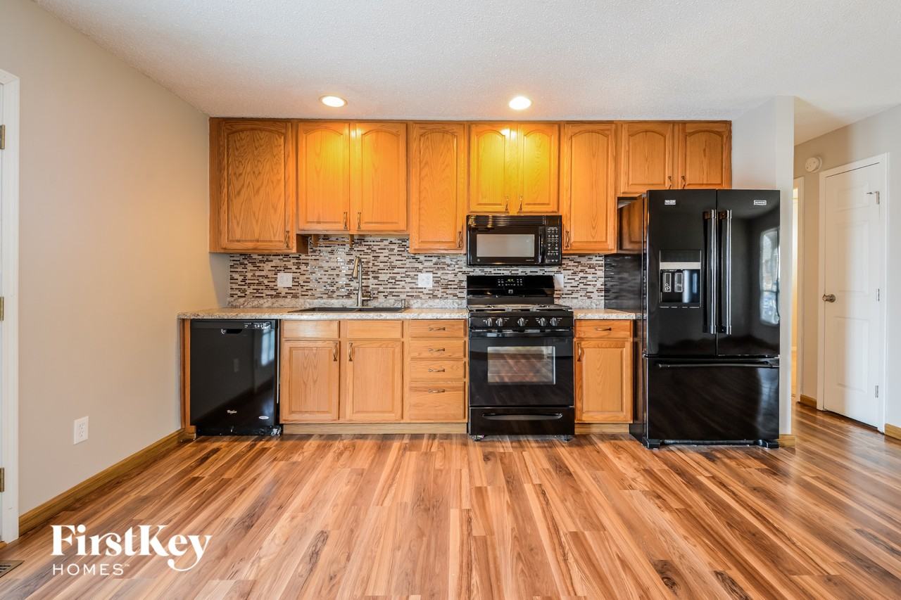 1036 Drexel Dr - Photo 7 of 15