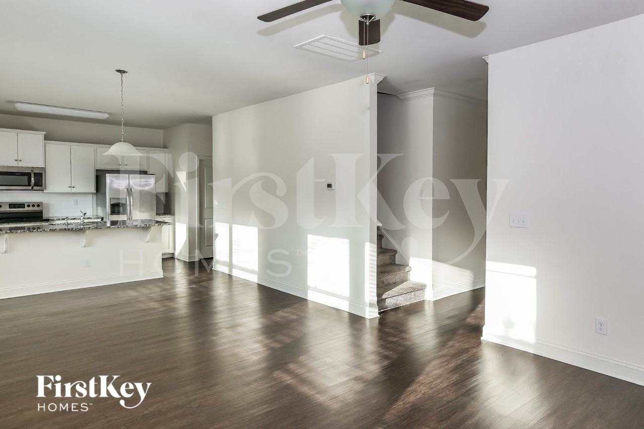 9343 Sloan Forest Dr - Photo 4 of 16