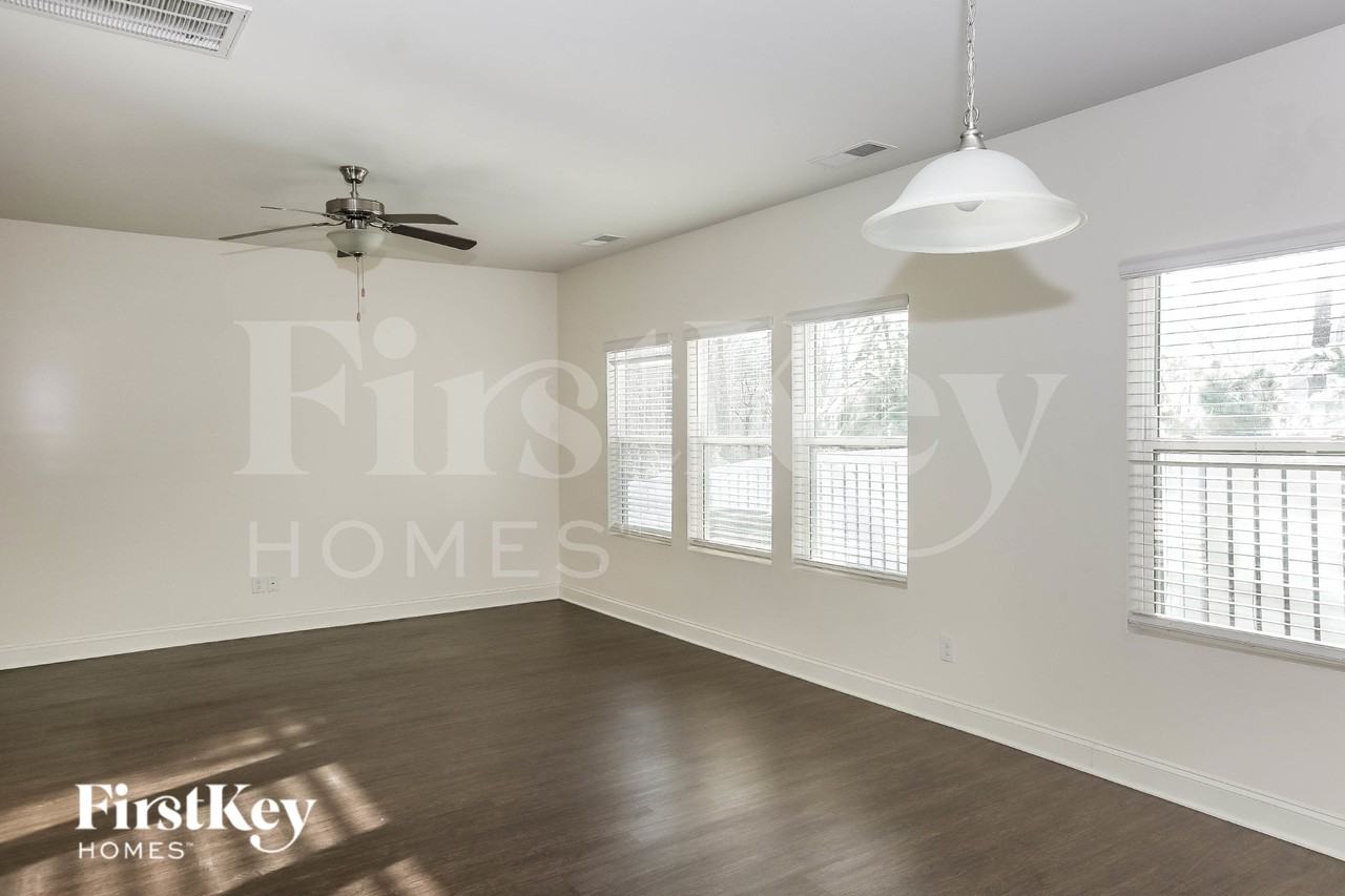 9343 Sloan Forest Dr - Photo 5 of 16