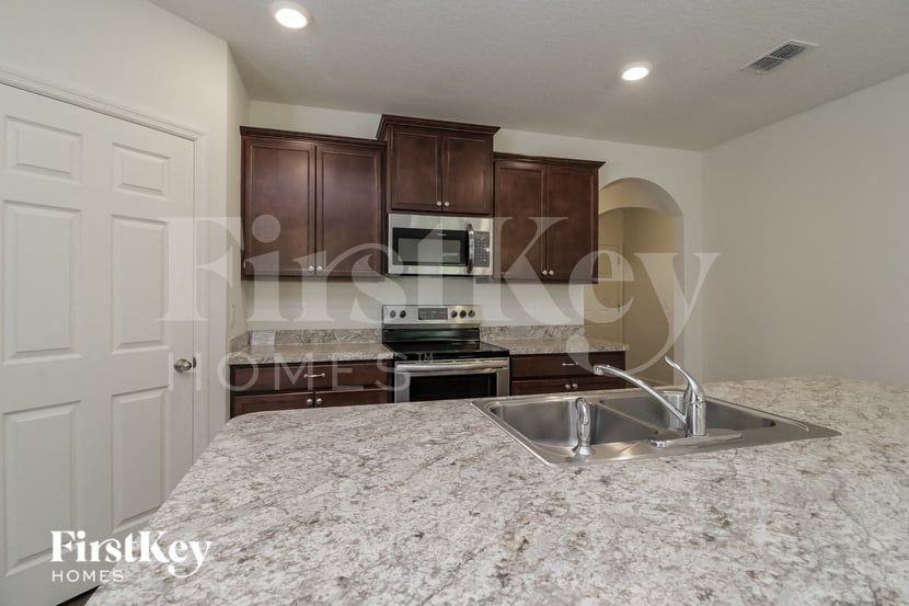 893 Taluga Ave Se - Photo 4 of 15