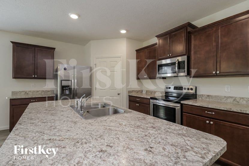 893 Taluga Ave Se - Photo 5 of 15