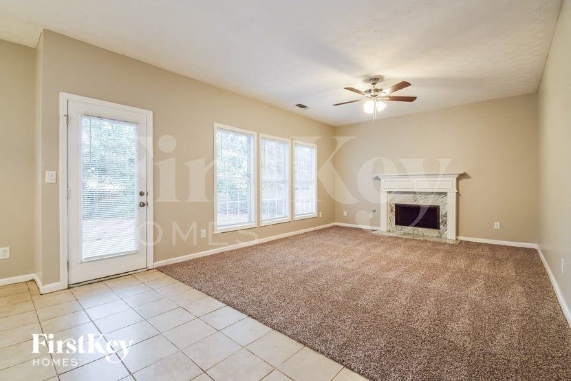 821 Charles Hall Dr - Photo 3 of 16