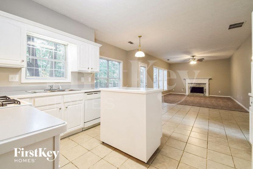 821 Charles Hall Dr - Photo 5 of 16