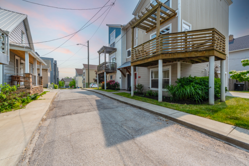 721 University Ct - Photo 3 of 19