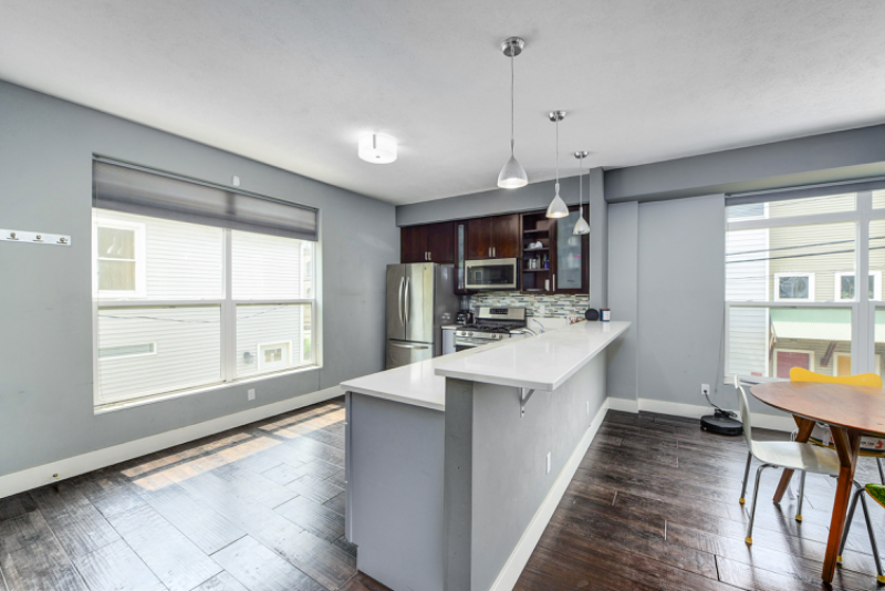 721 University Ct - Photo 7 of 19