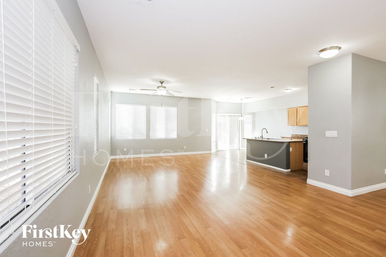 7825 Marksville St - Photo 3 of 15