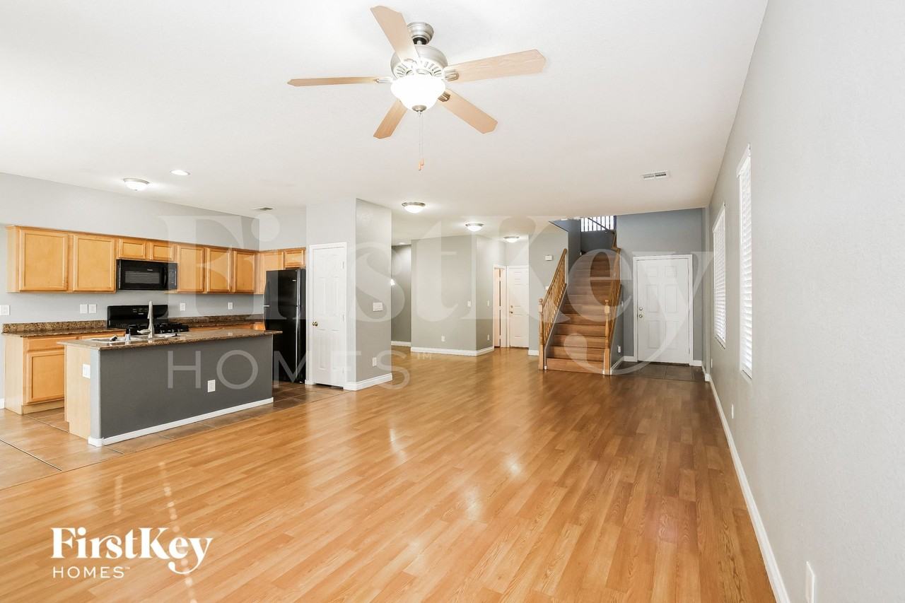 7825 Marksville St - Photo 4 of 15