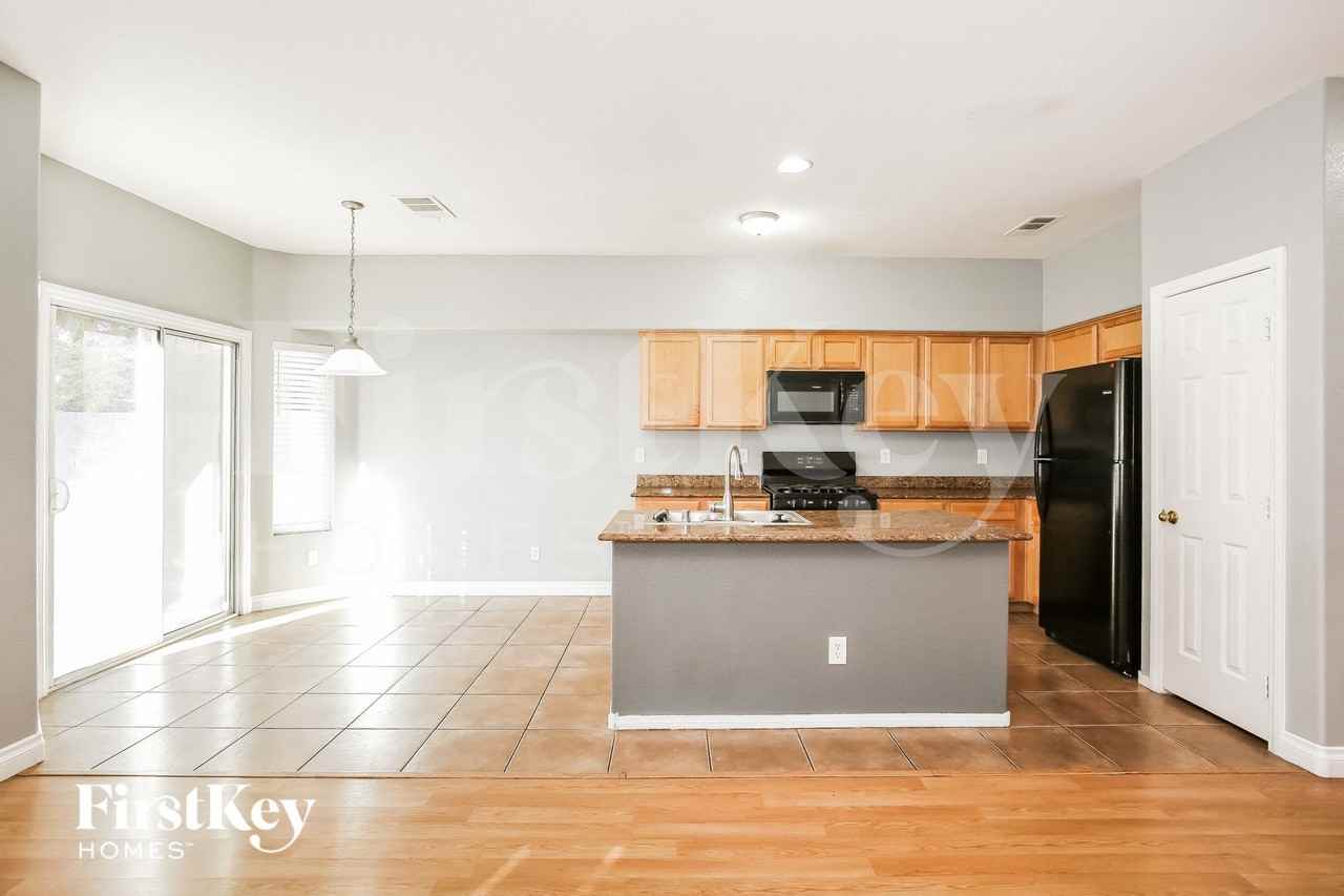 7825 Marksville St - Photo 6 of 15