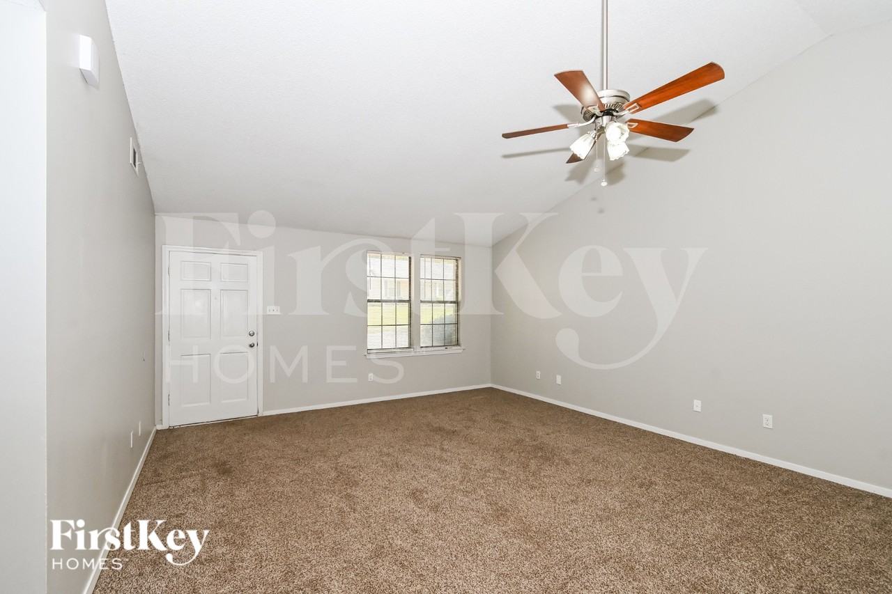 5765 Ashridge Pl - Photo 2 of 16