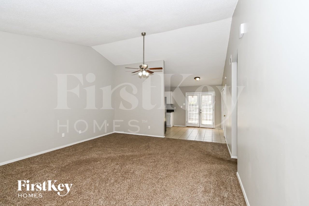 5765 Ashridge Pl - Photo 3 of 16