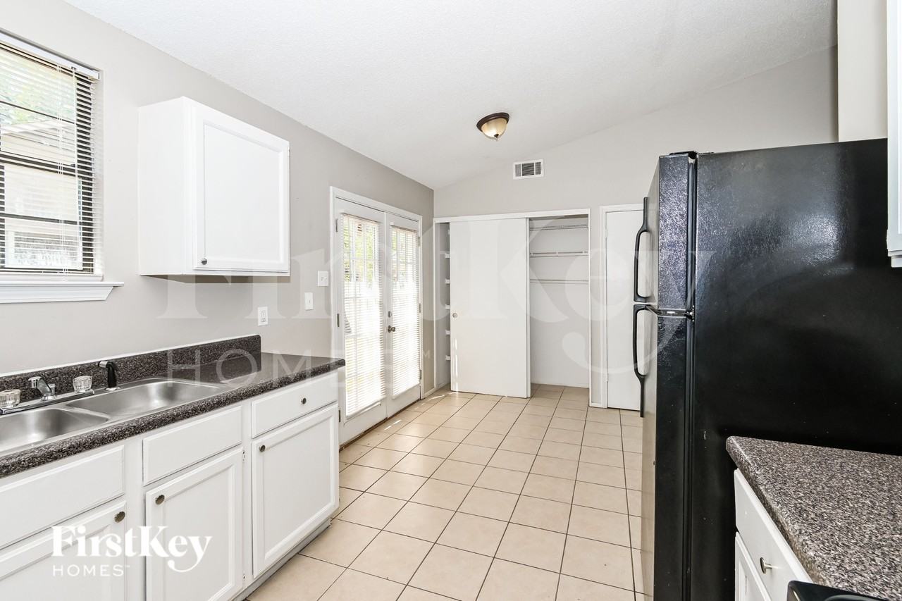 5765 Ashridge Pl - Photo 7 of 16