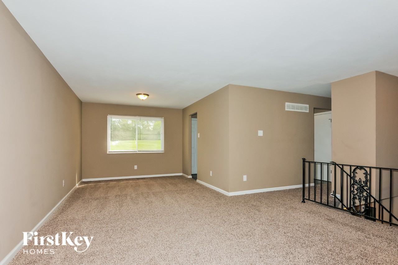 5708 Madlar Ln - Photo 3 of 14