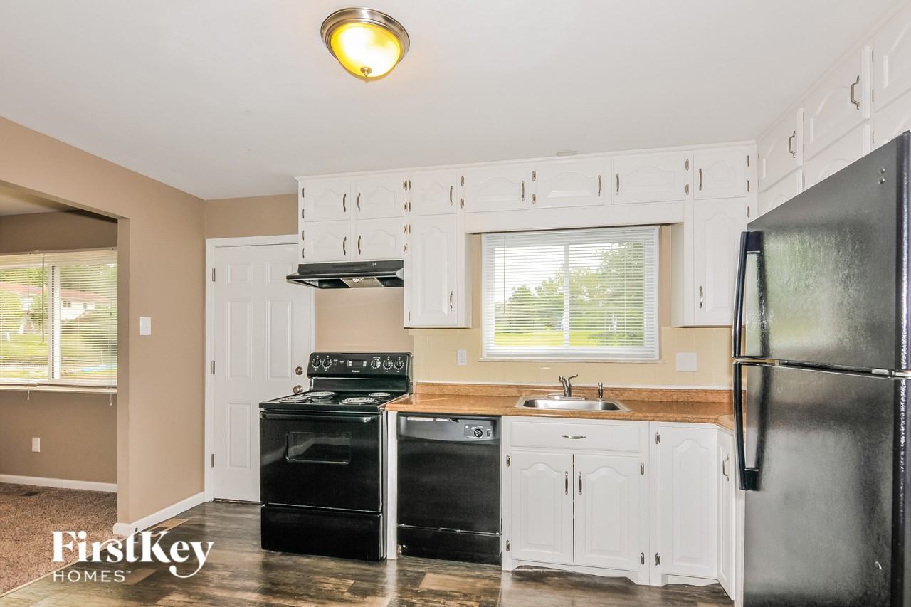 5708 Madlar Ln - Photo 5 of 14