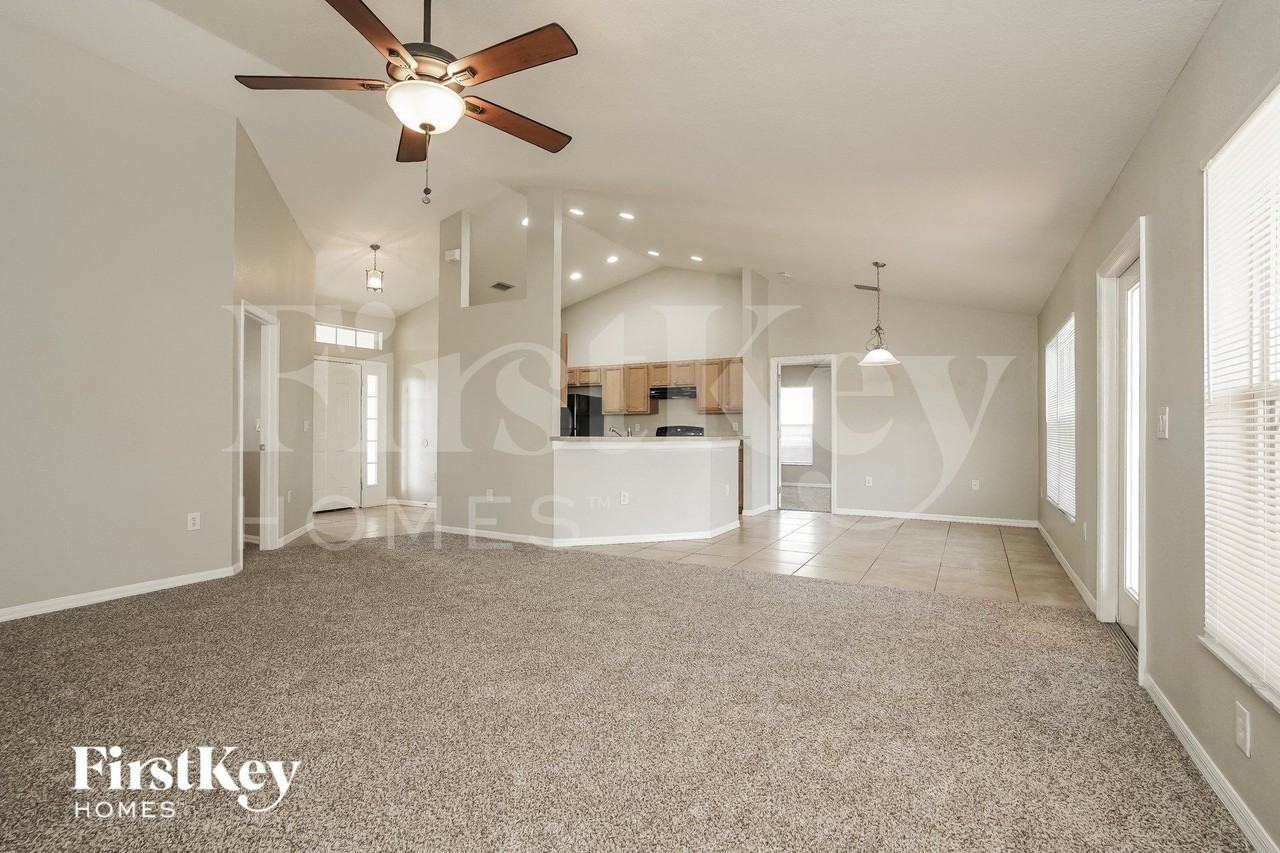 521 Nw 14th Ter - Photo 3 of 15