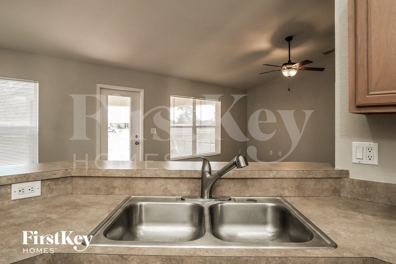 521 Nw 14th Ter - Photo 5 of 15