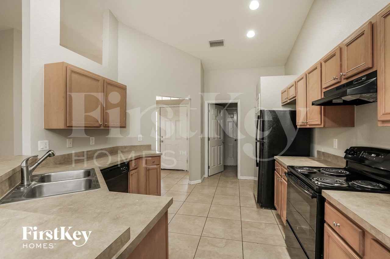 521 Nw 14th Ter - Photo 6 of 15