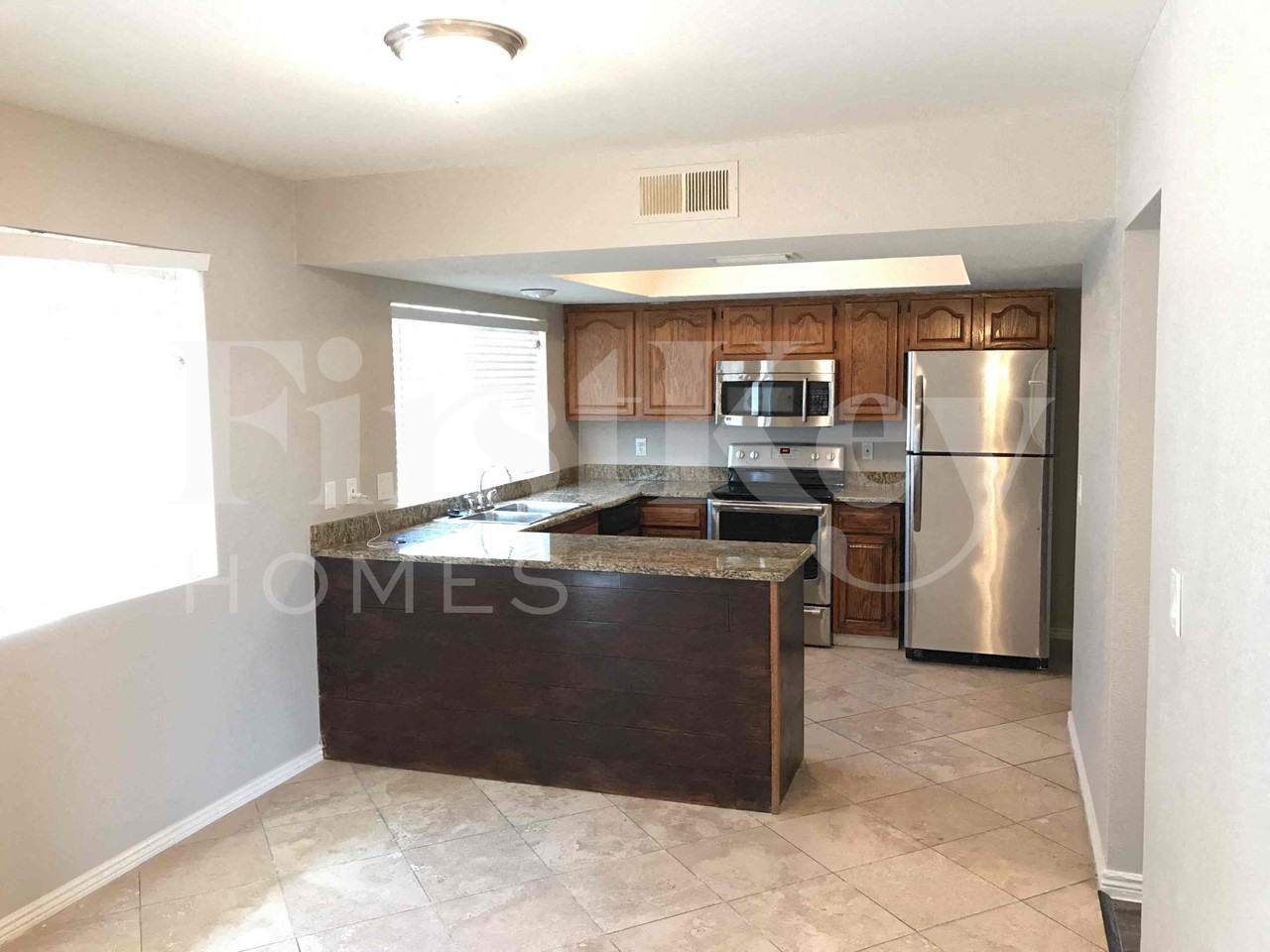 4841 W Paradise Ln - Photo 4 of 27