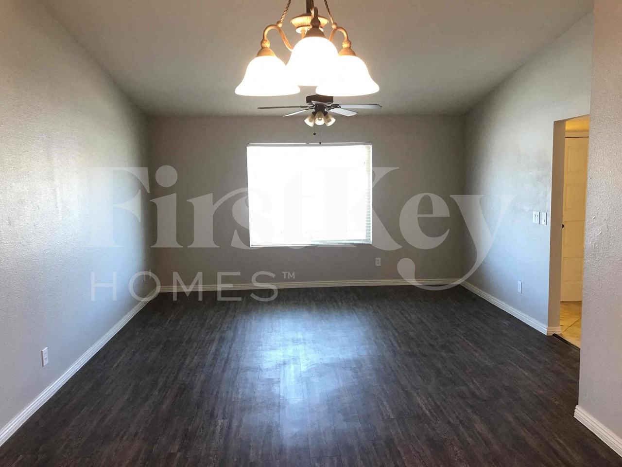 4841 W Paradise Ln - Photo 6 of 27