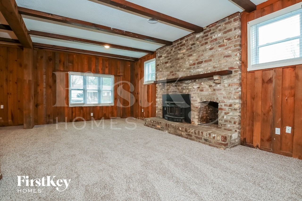 4715 Glenn St - Photo 6 of 15