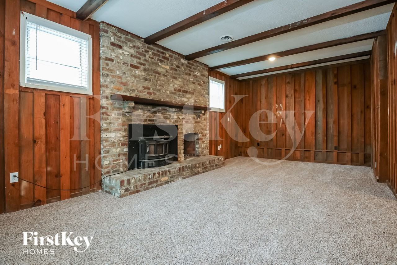 4715 Glenn St - Photo 7 of 15