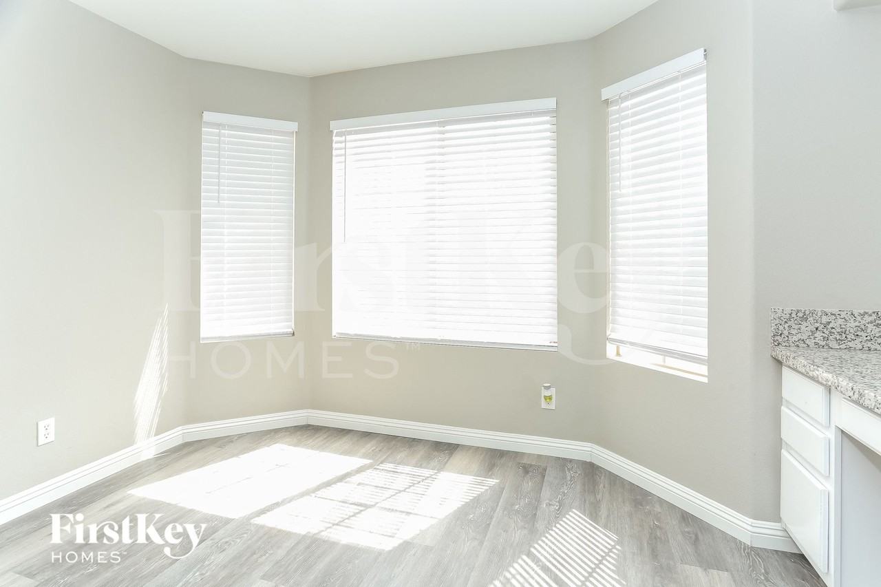 4517 Possum Berry Ln - Photo 5 of 15