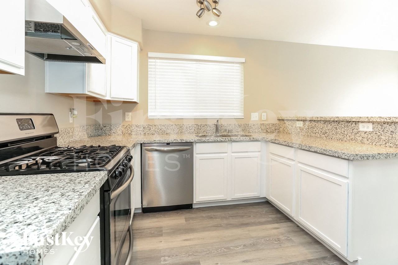 4517 Possum Berry Ln - Photo 6 of 15