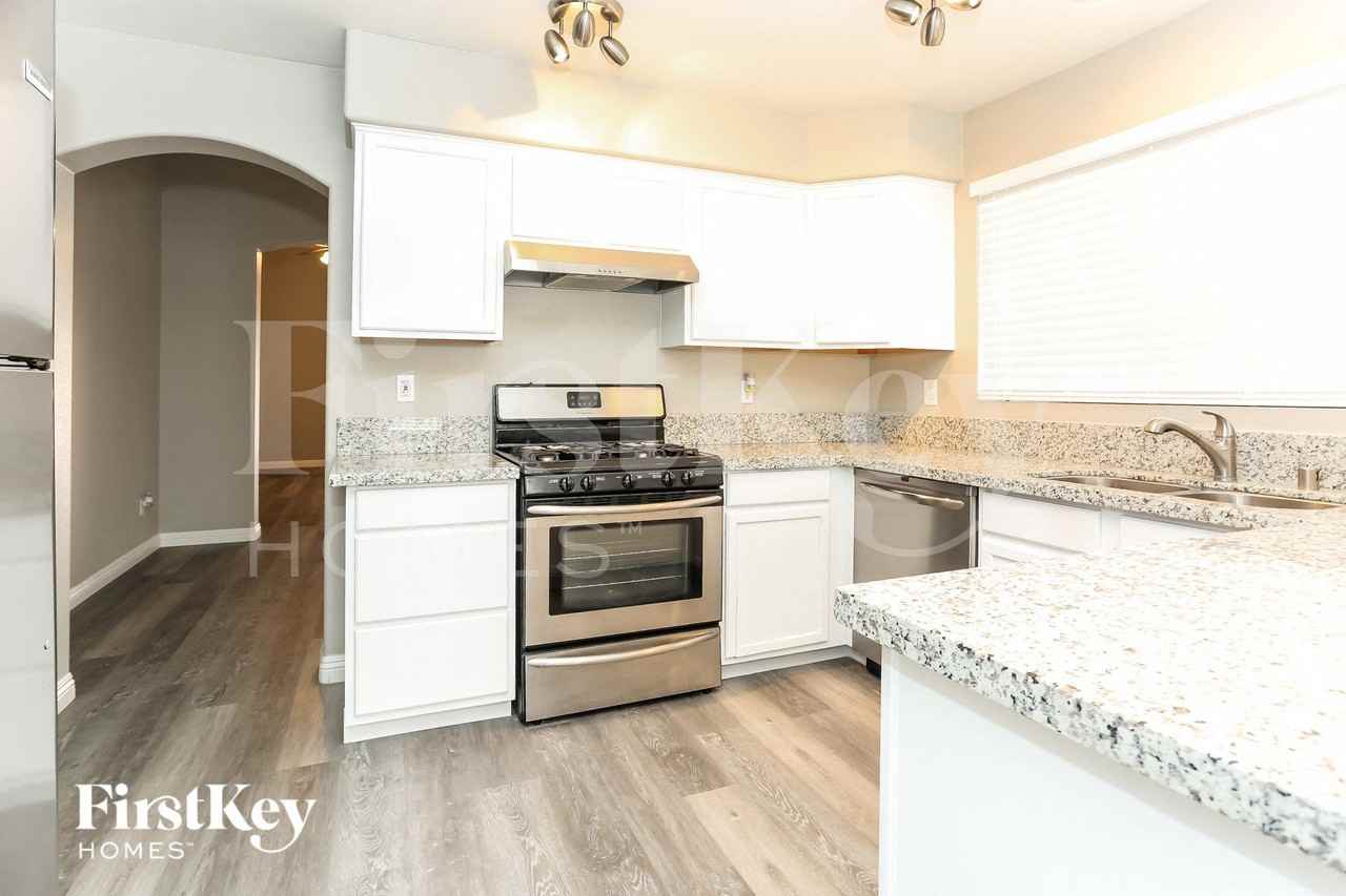 4517 Possum Berry Ln - Photo 7 of 15