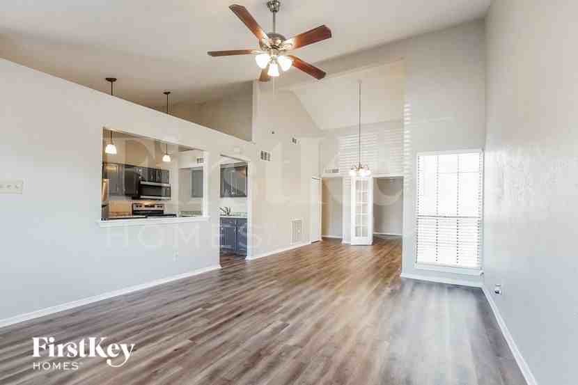 415 Justice St - Photo 3 of 15