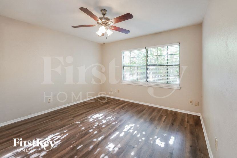 415 Justice St - Photo 6 of 15