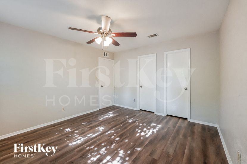 415 Justice St - Photo 7 of 15