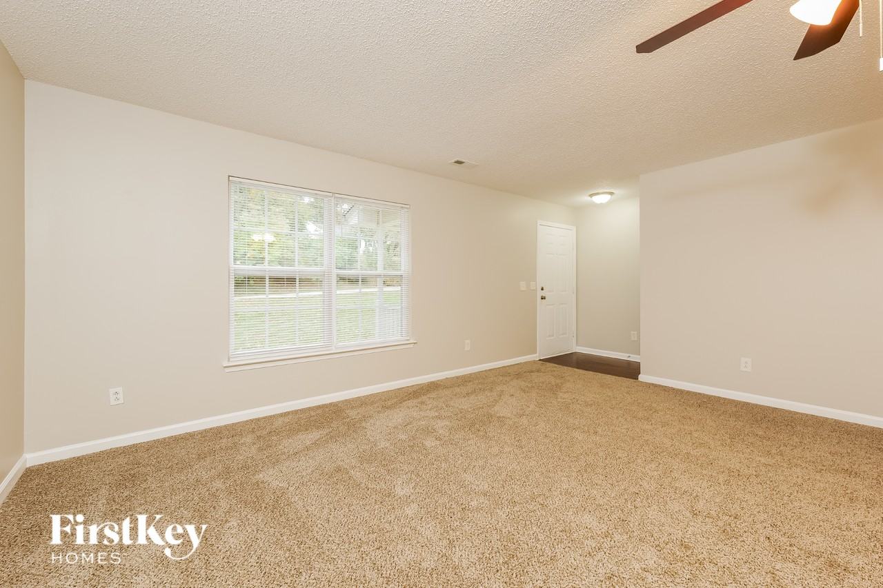 3975 Leinbach Dr - Photo 3 of 15