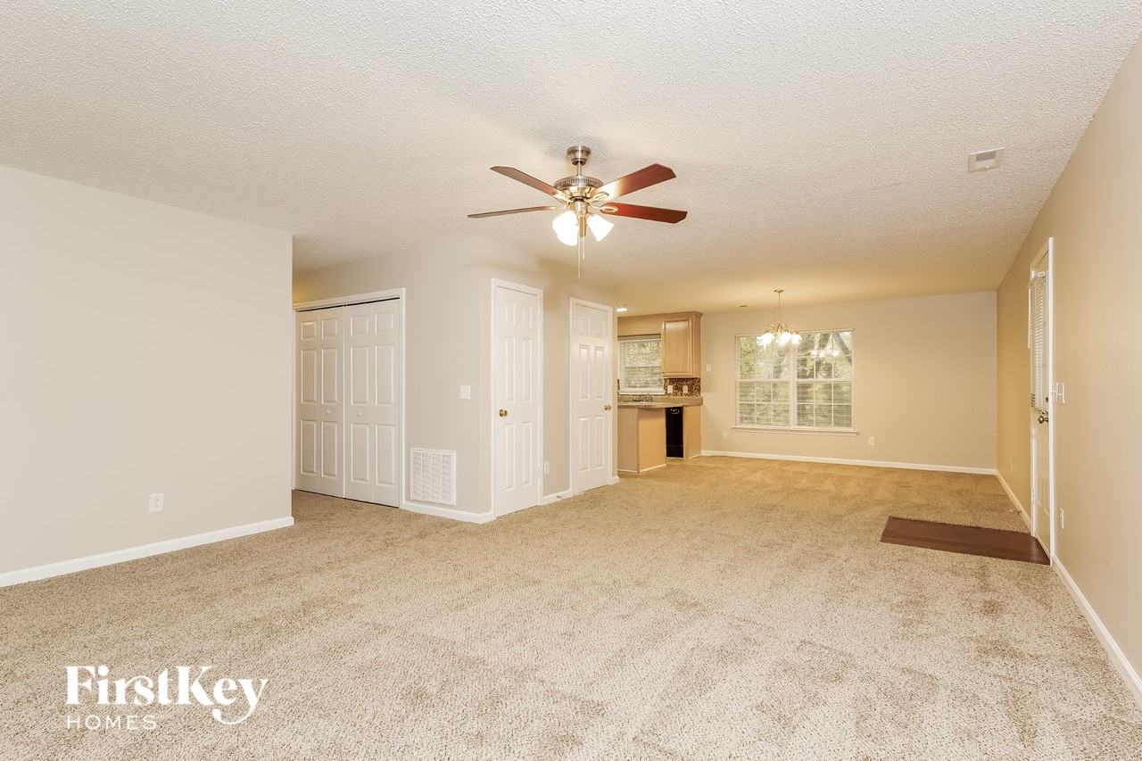 3975 Leinbach Dr - Photo 4 of 15