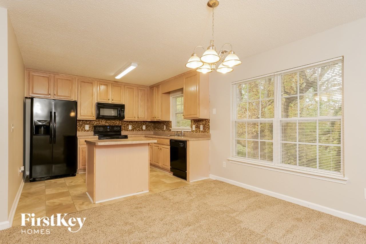 3975 Leinbach Dr - Photo 5 of 15