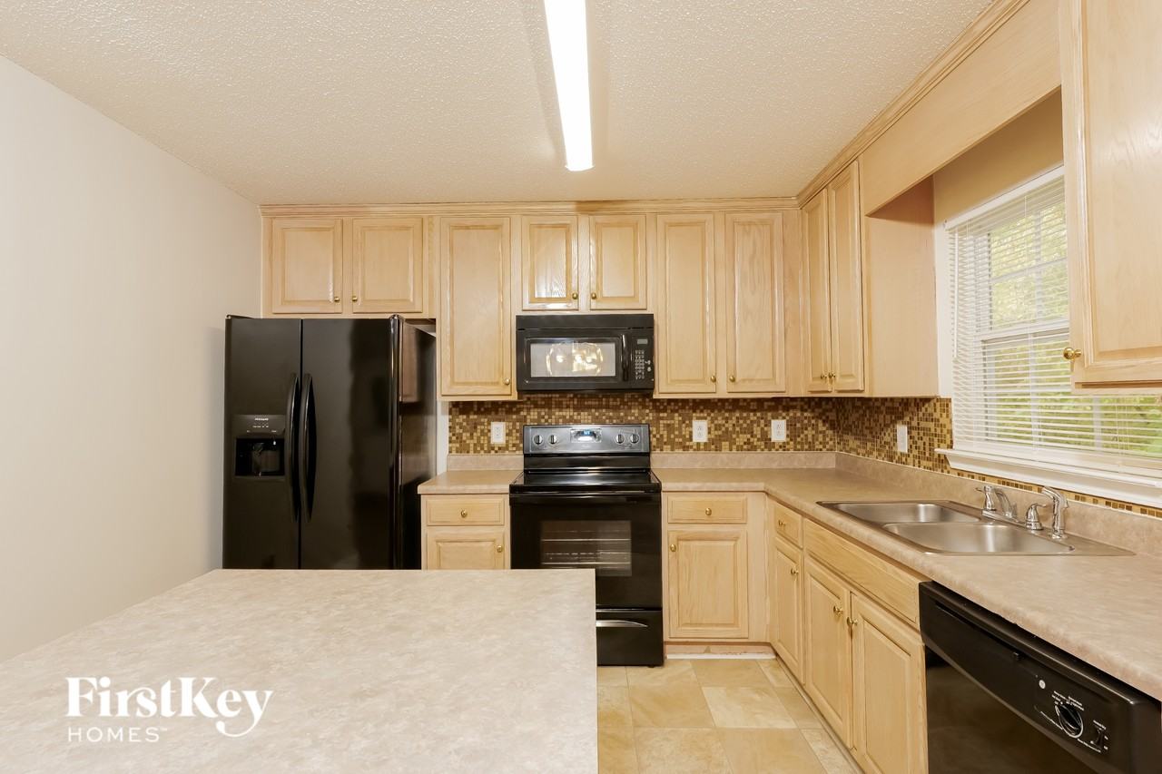 3975 Leinbach Dr - Photo 6 of 15