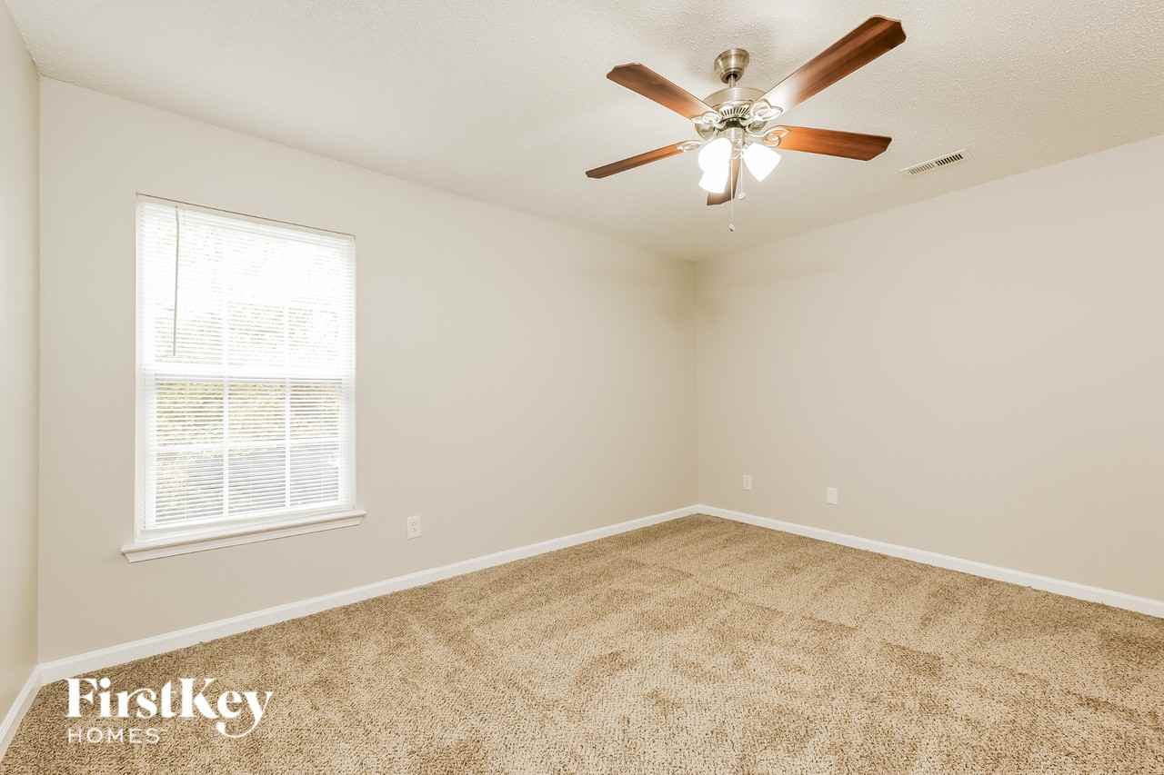 3975 Leinbach Dr - Photo 7 of 15