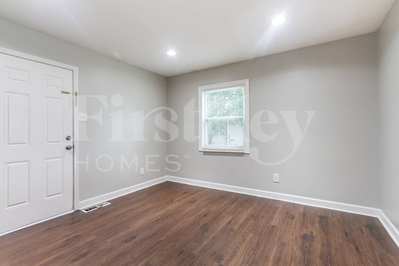 3147 Keswick Rd - Photo 4 of 15